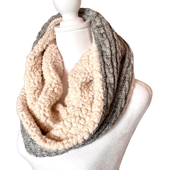 Pair of Vintage Scarves Buffalo Check & Sherpa - OS - Picture 4 of 9